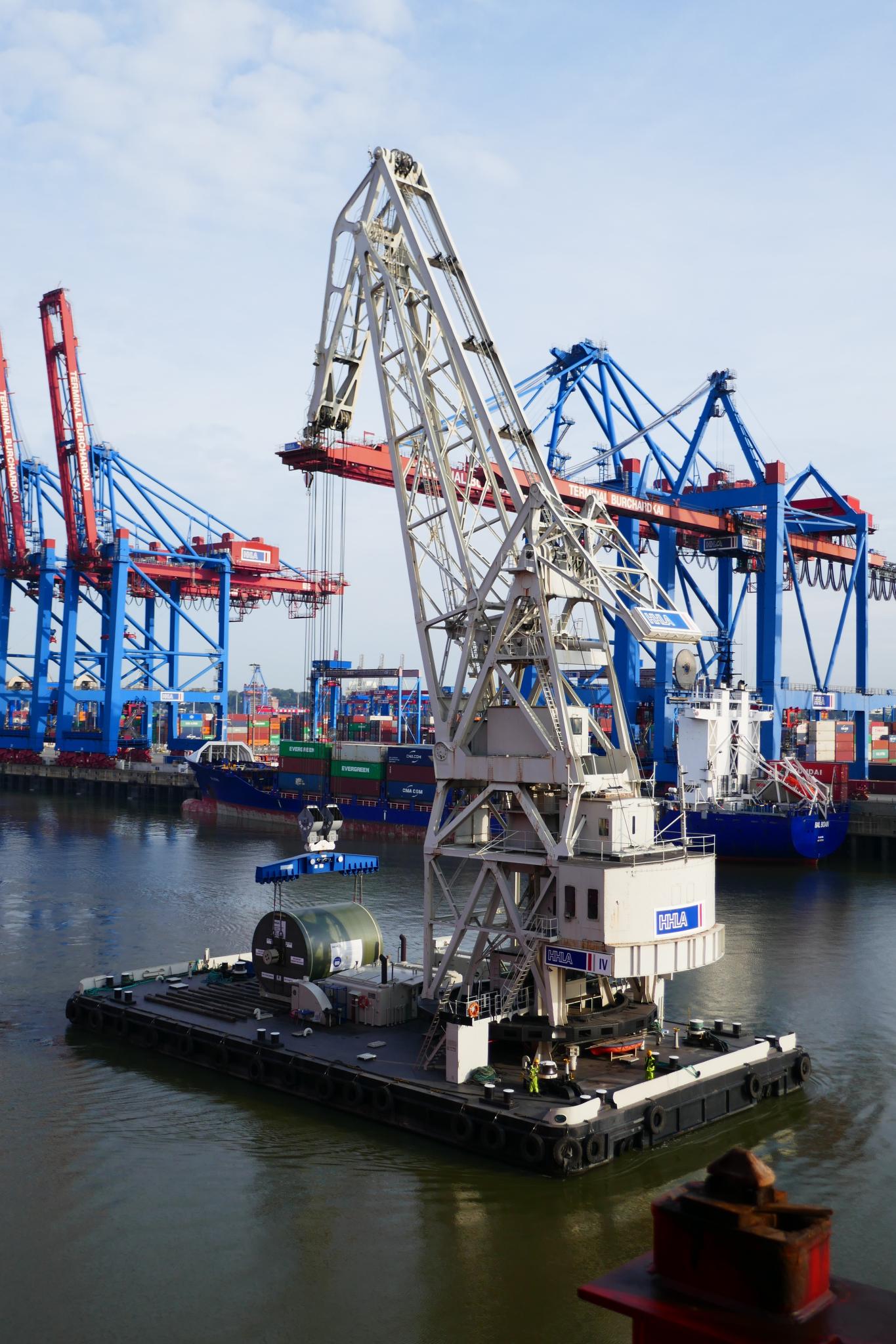 Hacklin Logistics Transshipped a 138 Ton Yankee Cylinder in Hamburg by Floating Crane via Hamburg Süd